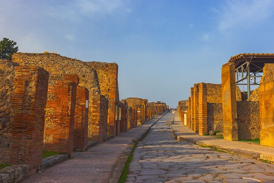 Pompeii and Naples full day