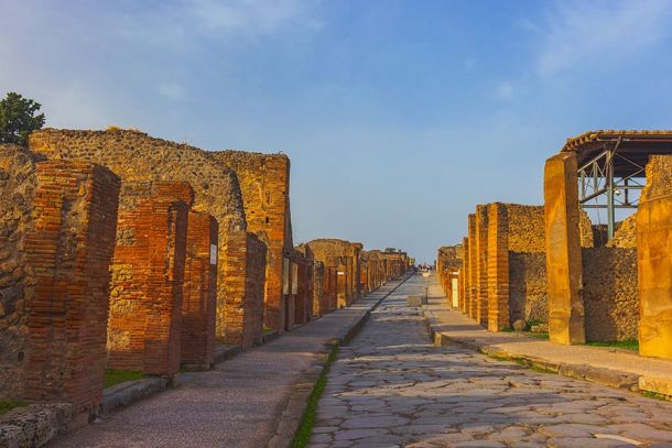 Pompeii and Naples full day