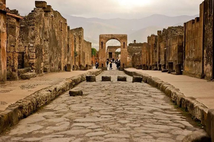 Amalfi coast and Pompeii tour from Rome by train
